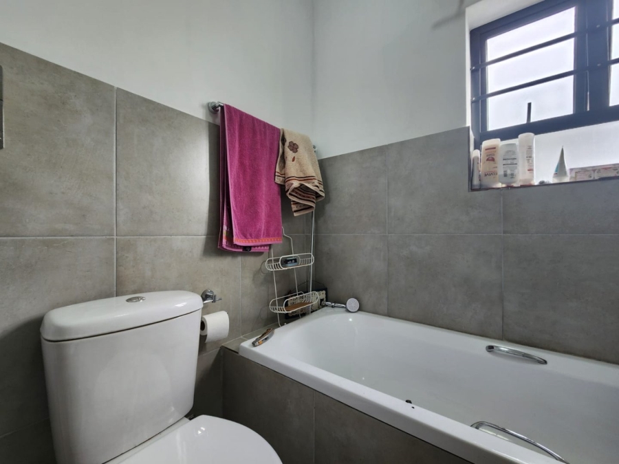 2 Bedroom Property for Sale in Pacaltsdorp Western Cape